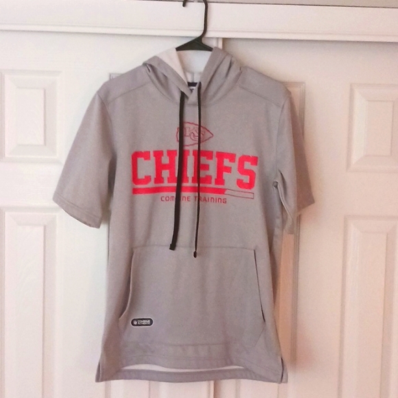 Kansas City Chiefs short-sleeved hoodie, size Adult Small, gray/red never worn. - Picture 1 of 7